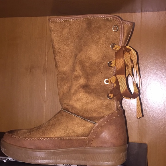 Warm Boots - Picture 3 of 3